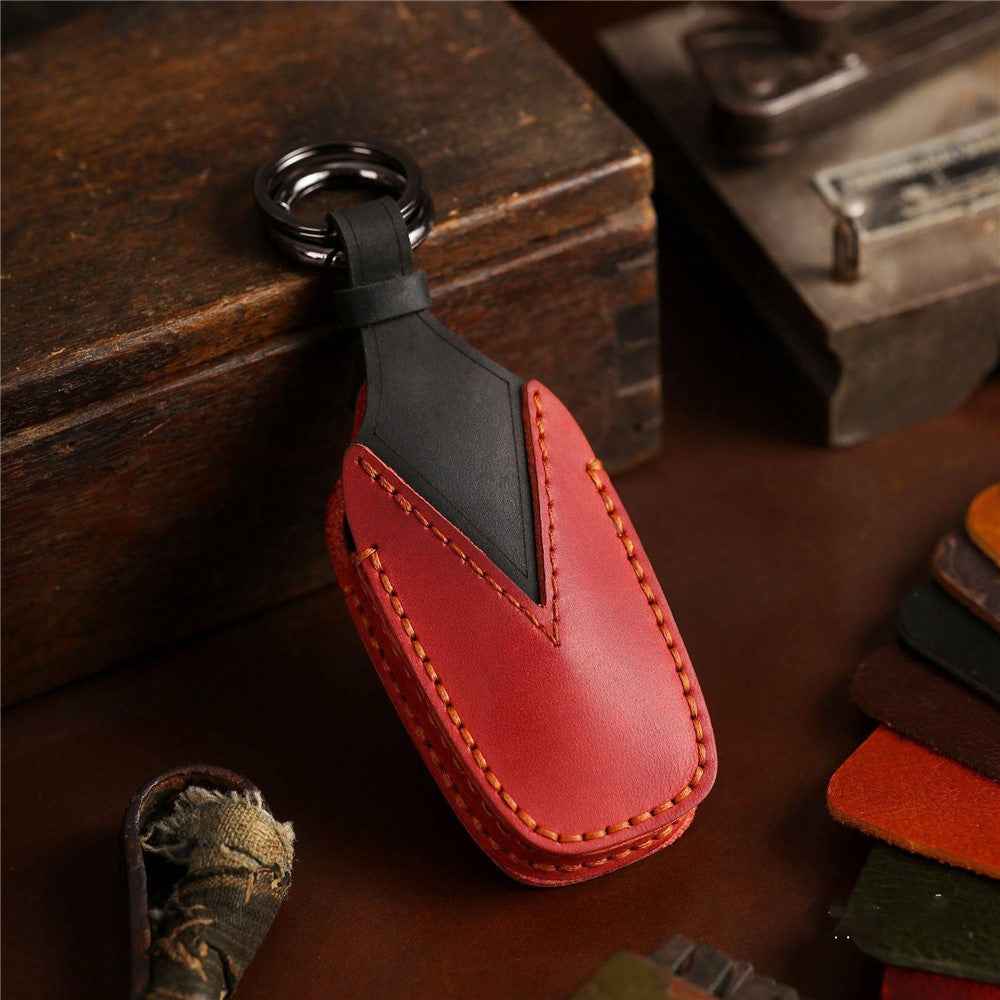 B038 Crazy Horse Cowhide Leather Sleeve 3-Button Car Key Remote Cover Protector Case for Toyota Corolla RAV4 Camry - Red