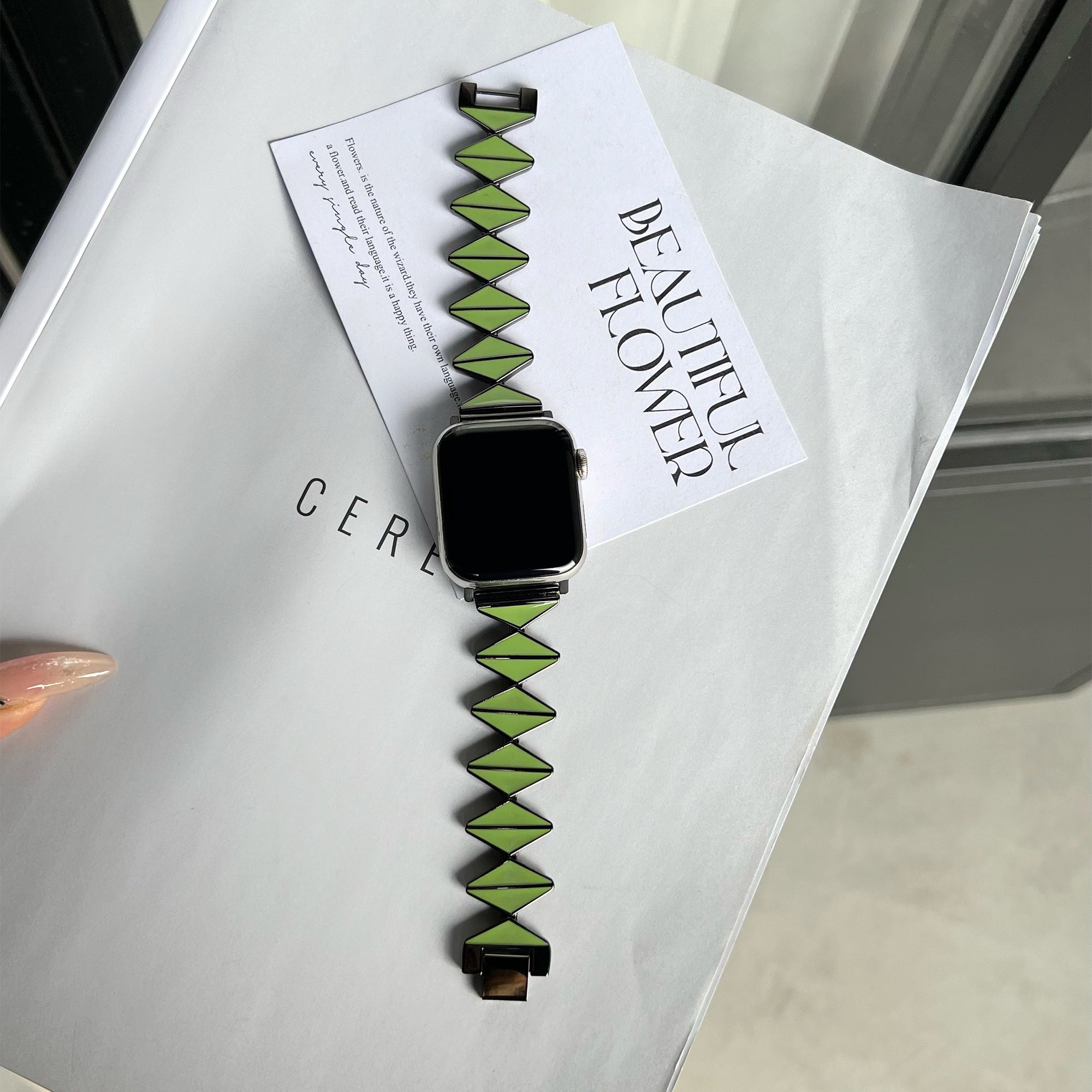 For Apple Watch Series 9 8 7 41mm / 6 5 4 SE (2022) SE (2023) SE 40mm / 3 2 1 38mm Watch Band Zinc Alloy Epoxy Strap - Green / Black Buckle