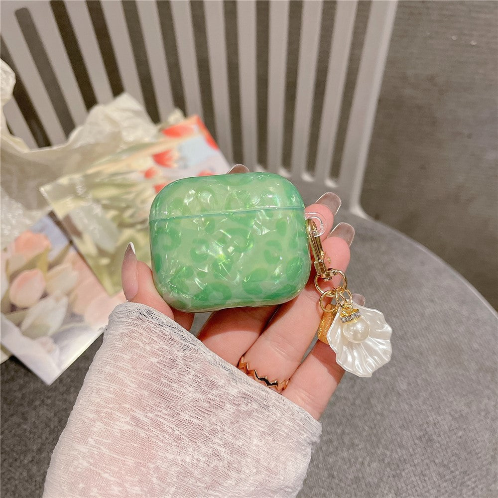 Compatible With  AirPods 5 / 4 Earphone Case Shell Pattern TPU Cover with Shell Pendant - Green