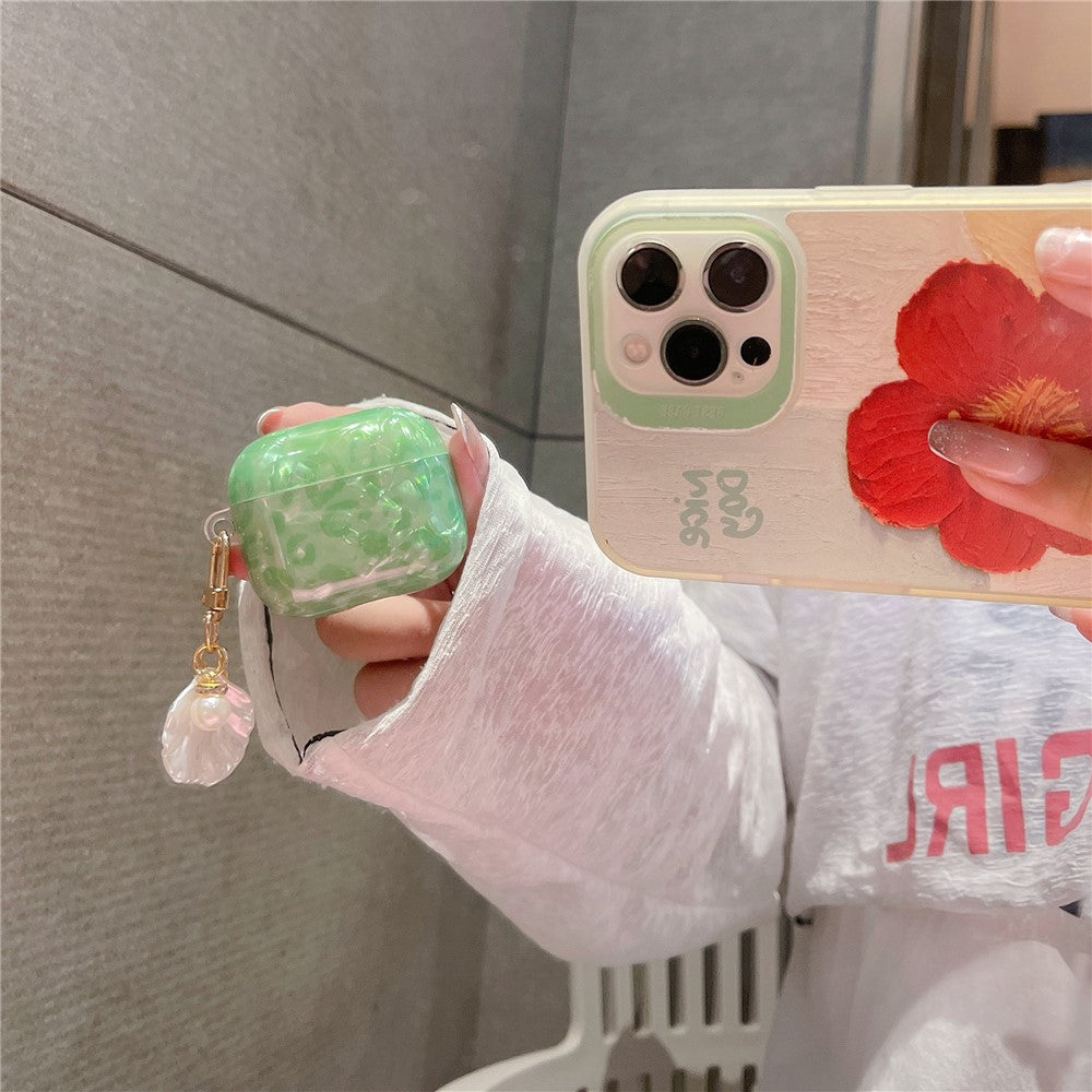 Compatible With  AirPods 5 / 4 Earphone Case Shell Pattern TPU Cover with Shell Pendant - Green