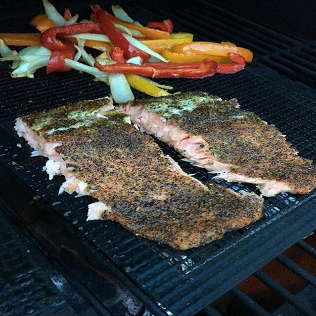 BBQ Grill Mesh Mat Reusable Liner Sheet Resistant Non-Stick Barbecue Meat