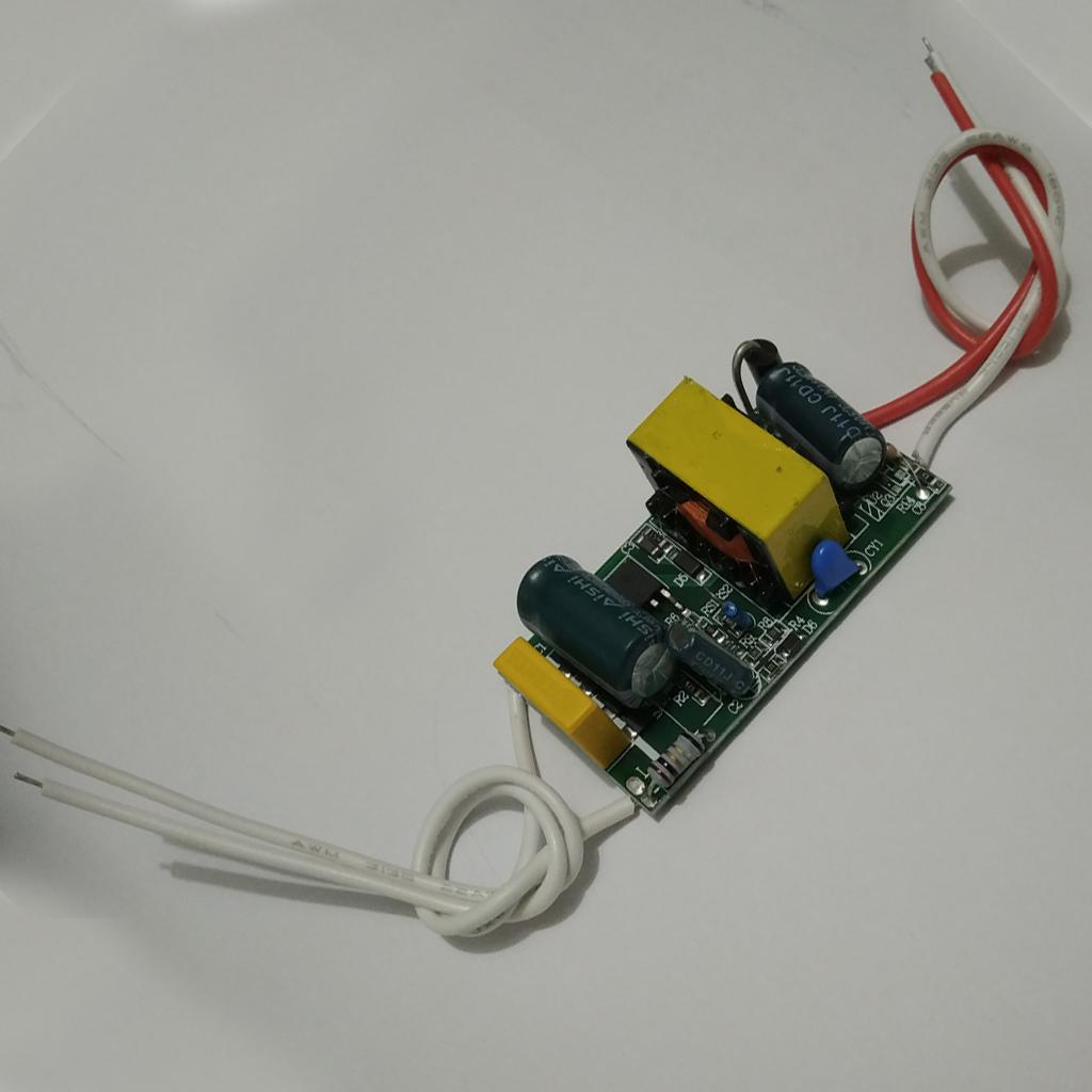 30 W 9-12 String of 3 and Isolated Switching Power Supply Converter Module