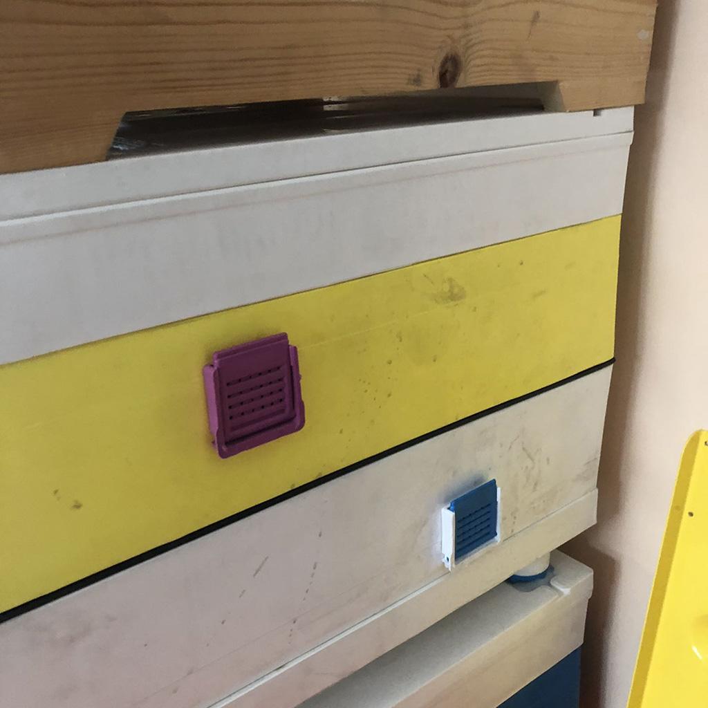 Bee Hive Entrance Reducer Vent Window Holes Bee Escape Travel Gates Green, can be installed on each layer of the beehive