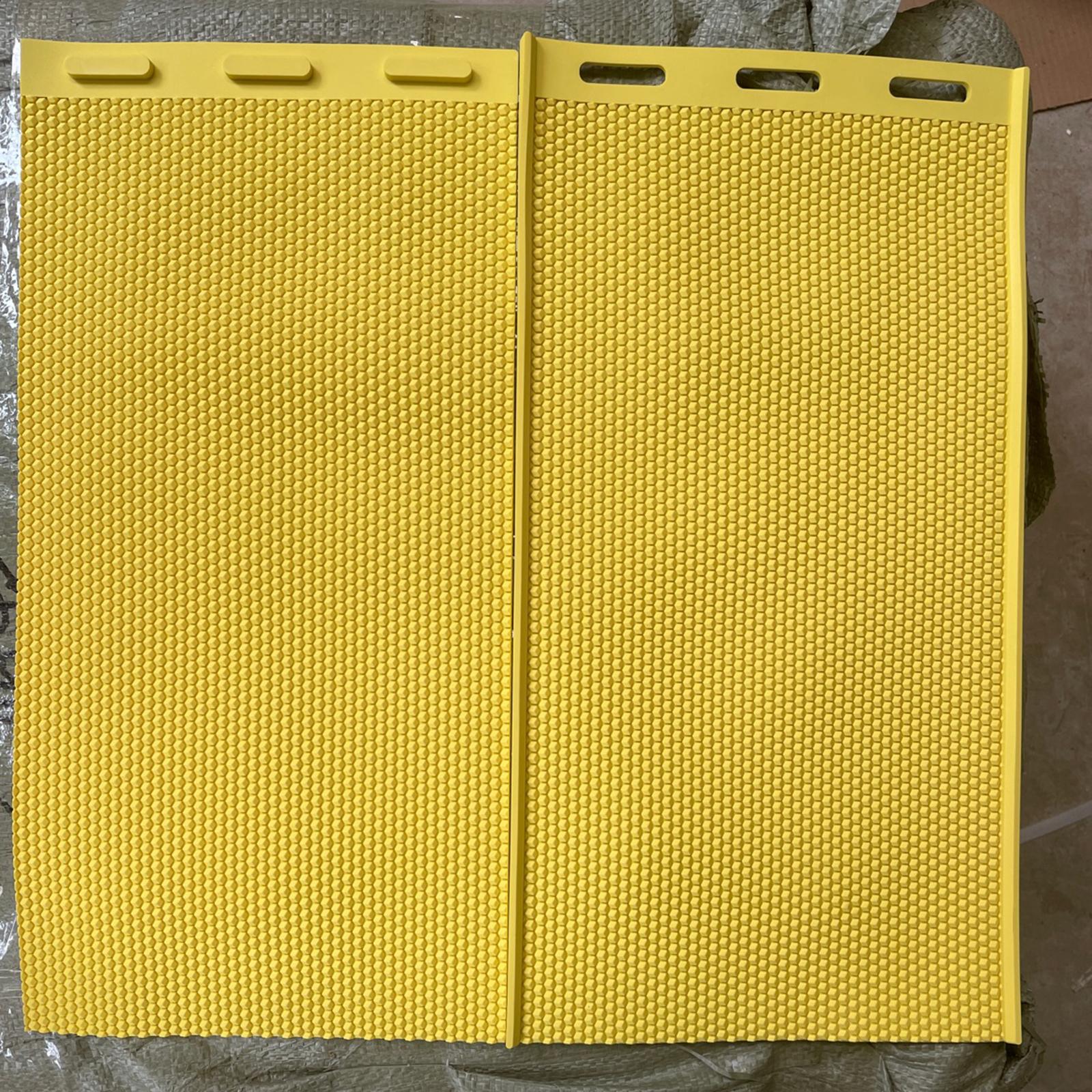 2 PCS Silicone Beekeeping Beeswax Wax Foundation Sheet for Beehive Yellow