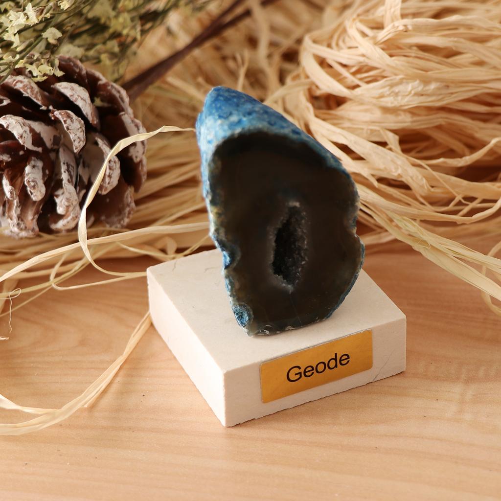 Natural Crystal Geode Fluorite Ornaments Rock for Table Decoration Blue