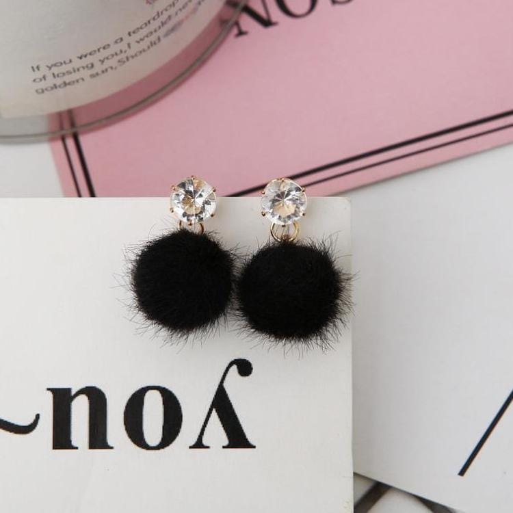 Short Paragraph Wild Simple Hair Ball Earrings (white)