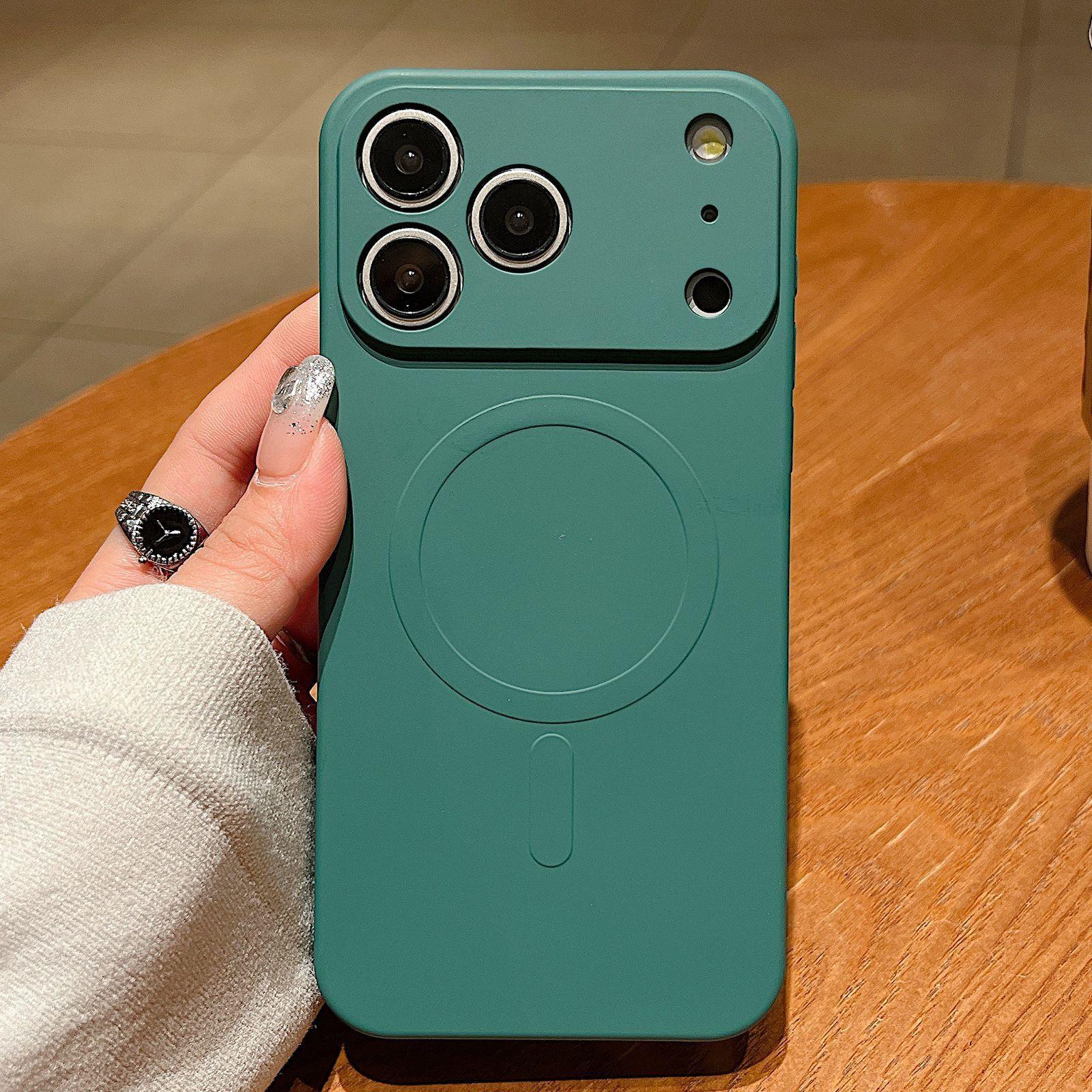 Compatible with iPhone 18 Pro Solid Color Liquid Silicone MagSafe Magnetic Phone Case - Dark Green