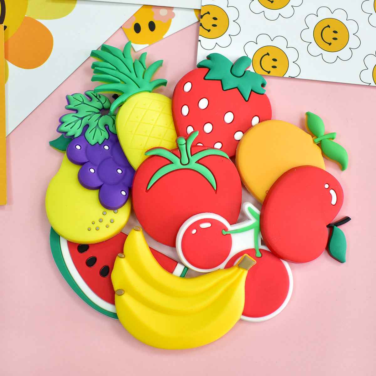 6Pcs of PVC Soft Rubber Strawberry Cartoon Patch for DIY Bags, Phone Cases, Tablet Covers, Clogs & Crafts