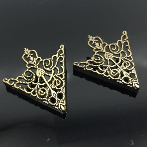 1 Pair Crown hollow pattern collar buckle(Ancient bronze)