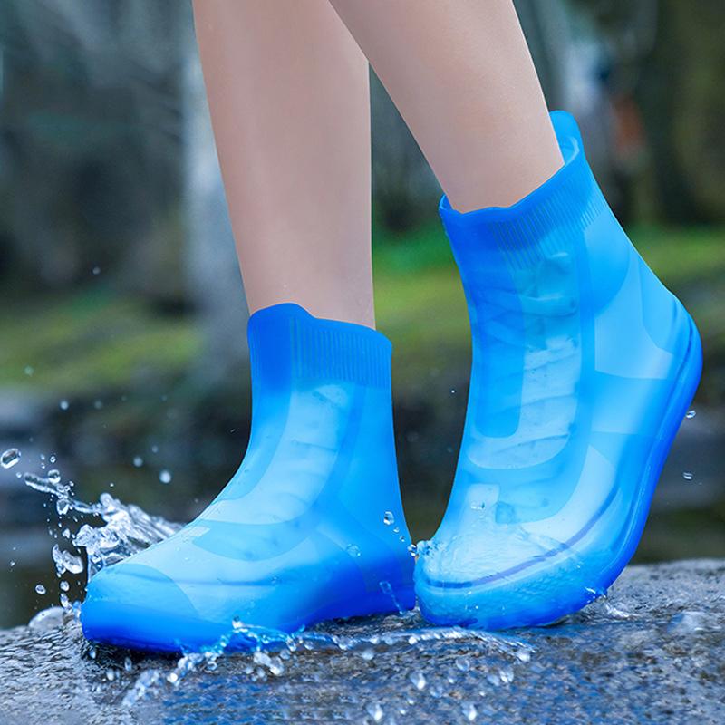 Thickened Wear-Resistant Waterproof Silicone Rain Shoe Cover, Size: S 31-33(Blue)
