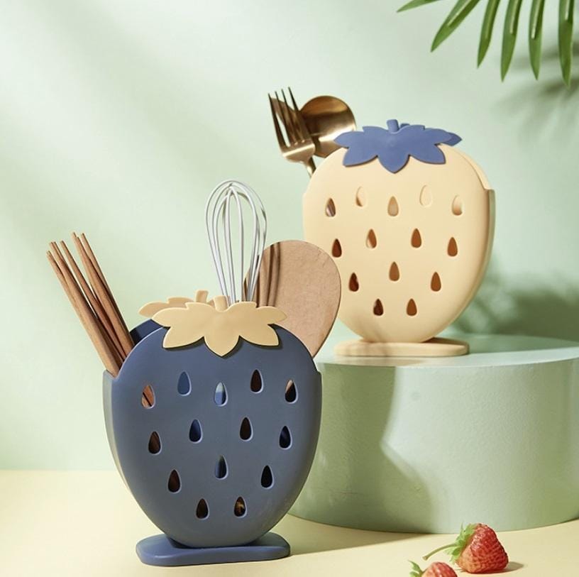 4 PCS Household Kitchen Strawberry Shape Plastic Chopsticks Cage Drain Hanging Chopstick Holder Random Color Delivery