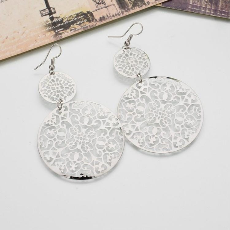 2 PCS Vintage Cutout Earrings Ethnic Scrub Flower Lady Stud Earrings (Silver)