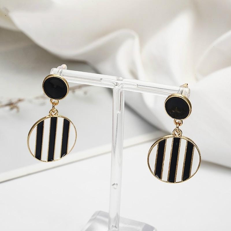 2 Pairs Geometric Circle Earrings Exaggerated Drops Black And White Round Earrings