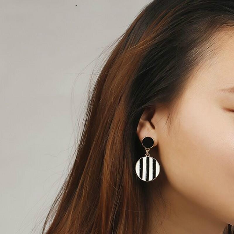 2 Pairs Geometric Circle Earrings Exaggerated Drops Black And White Round Earrings