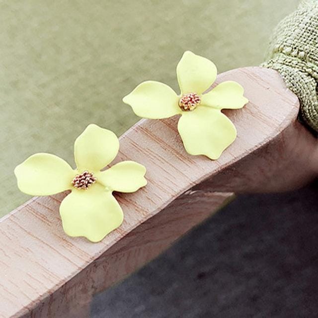 Ladies Cute Spray Paint Metal Flower Stud Earrings (Yellow)