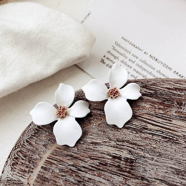 Ladies Cute Spray Paint Metal Flower Stud Earrings (White)