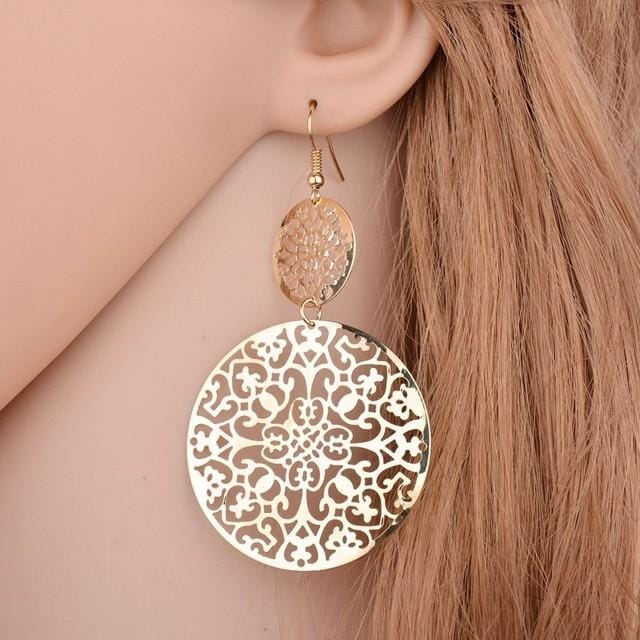 2 PCS Vintage Cutout Earrings Ethnic Scrub Flower Lady Stud Earrings (Gold)