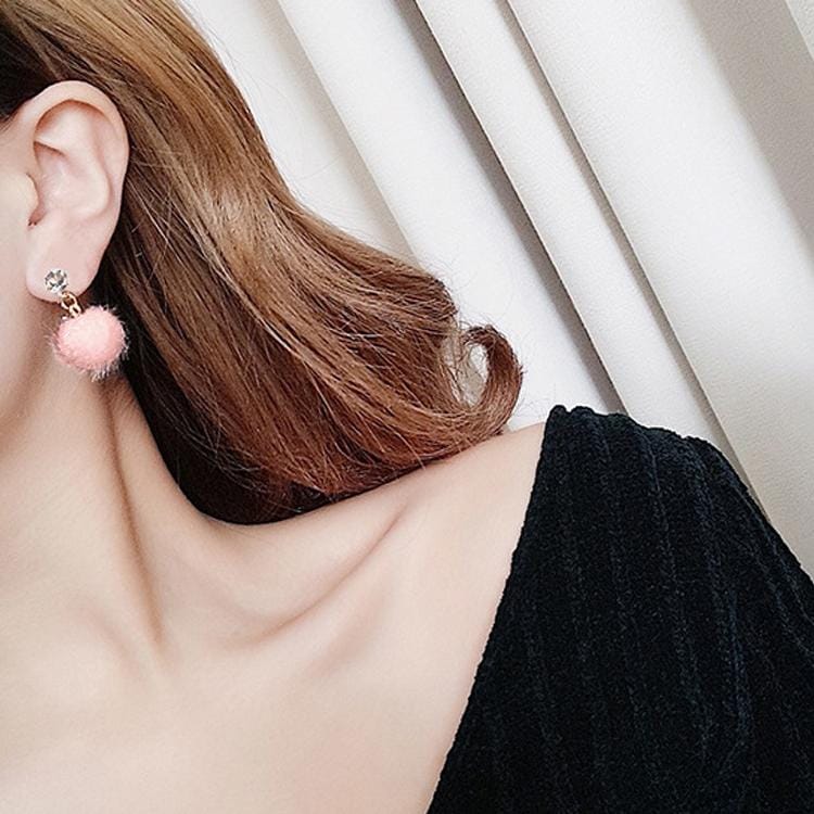 Short Paragraph Wild Simple Hair Ball Earrings (pink)