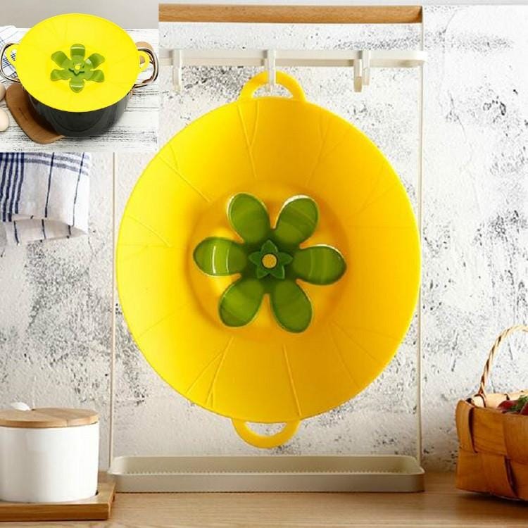 3 PCS Silicone Flower Shape Anti-overflow Pot Lid Fresh-keeping Lid Rotatable Lid (Yellow)