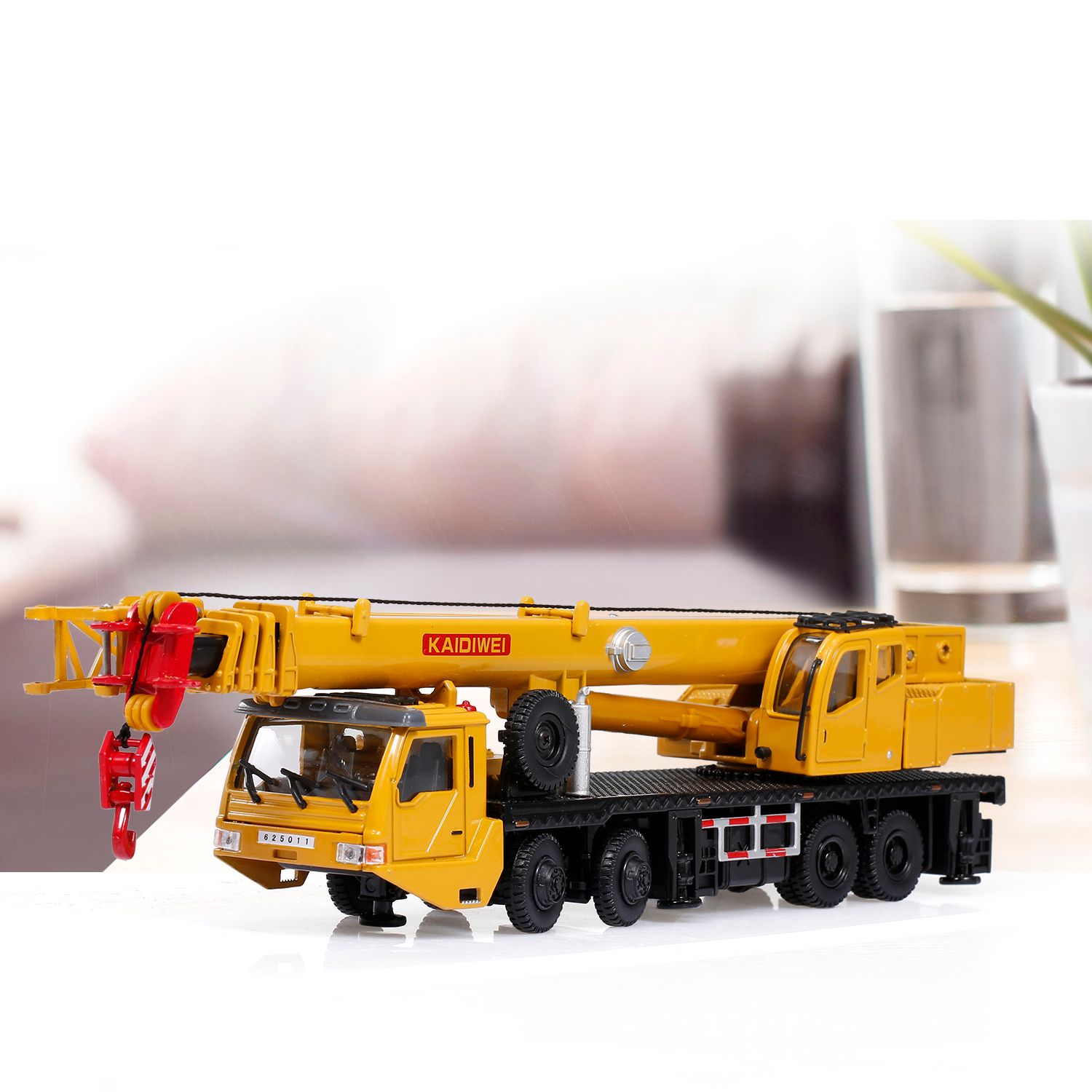 1:55 Mega Crane Lifter Alloy Diecast Model with Steering