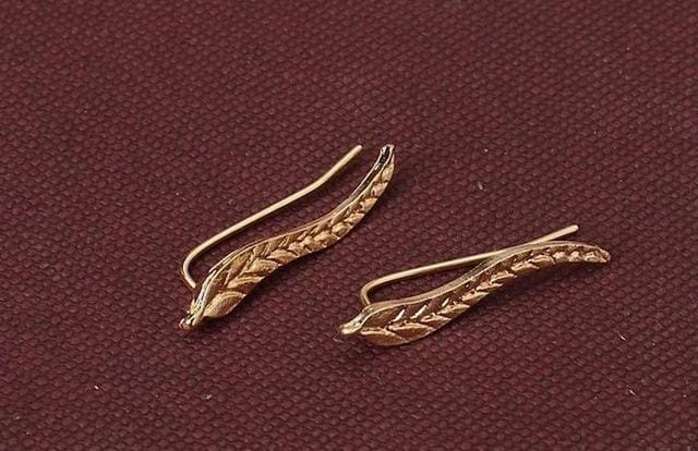 2 PCS Vintage Jewelry Exquisite Leaf Earrings Modern Beautiful Feather Ear Stud Earrings For Women (Gold)