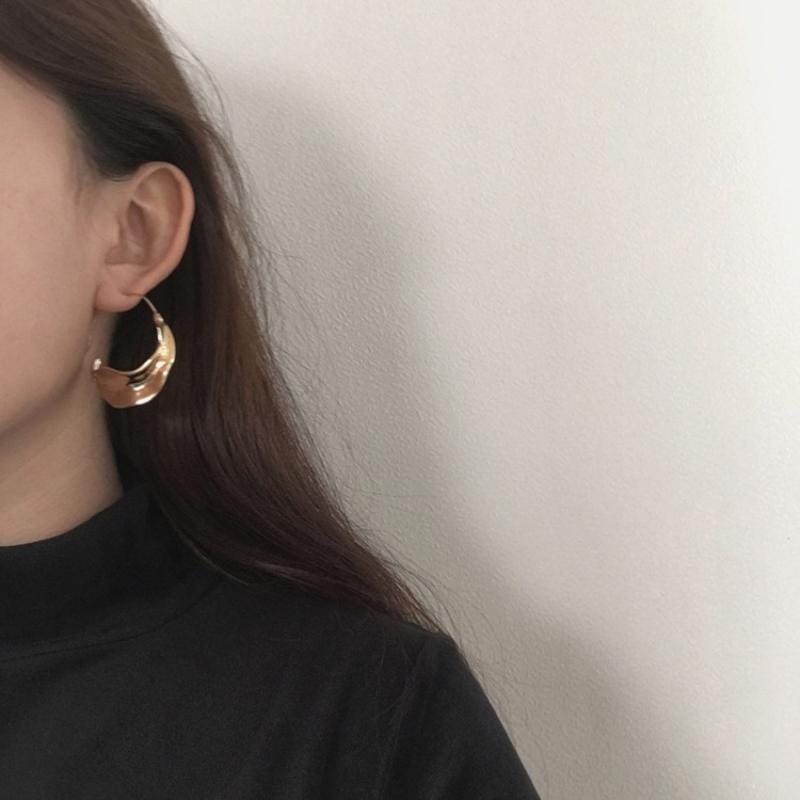 Hyperbole Irregular Leaf Metal Large Hoop Earrings for Women (Gold)