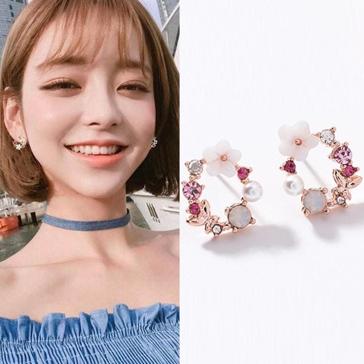 Rhinestone Wreath Stud Earrings For Women Sweet Flower Shell Small Cirlce Jewelry (shell Flora full circle)