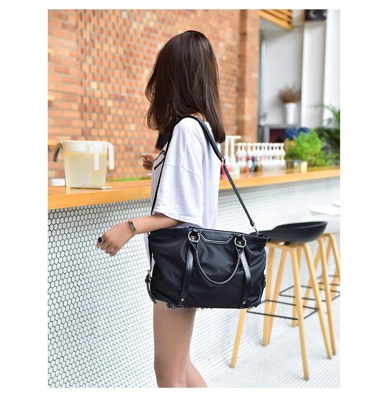 Leisure Nylon Shoulder Travel Bag Sport Handbag (Black)