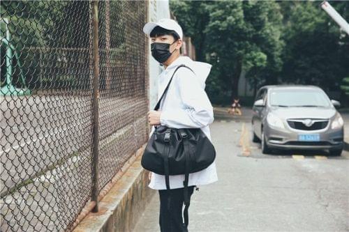 Drawstring Nylon Shoulder Travel Bag Leisure Sport Handbag (Black)