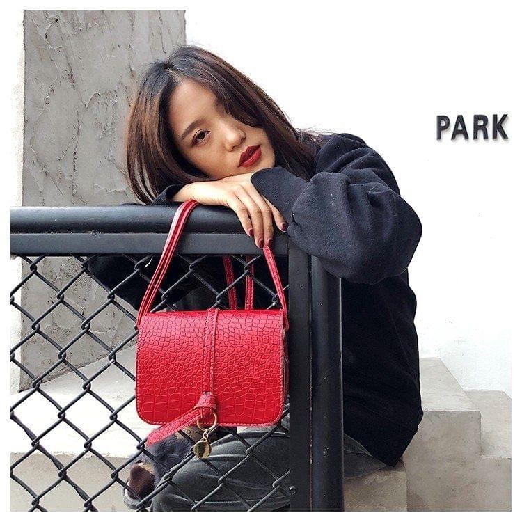 Crocodile Texture PU Leather Shoulder Bag Ladies Small Square Bag Messenger Bag Handbag (Red)