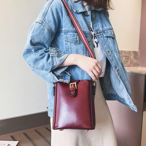 PU Leather Shoulder Travel Backpack Bag (Red)