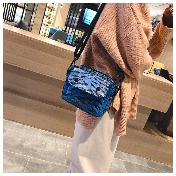 Tiger Stripes Sling Bag Women Crossbody Bag Single-Shoulder Bag(Blue)
