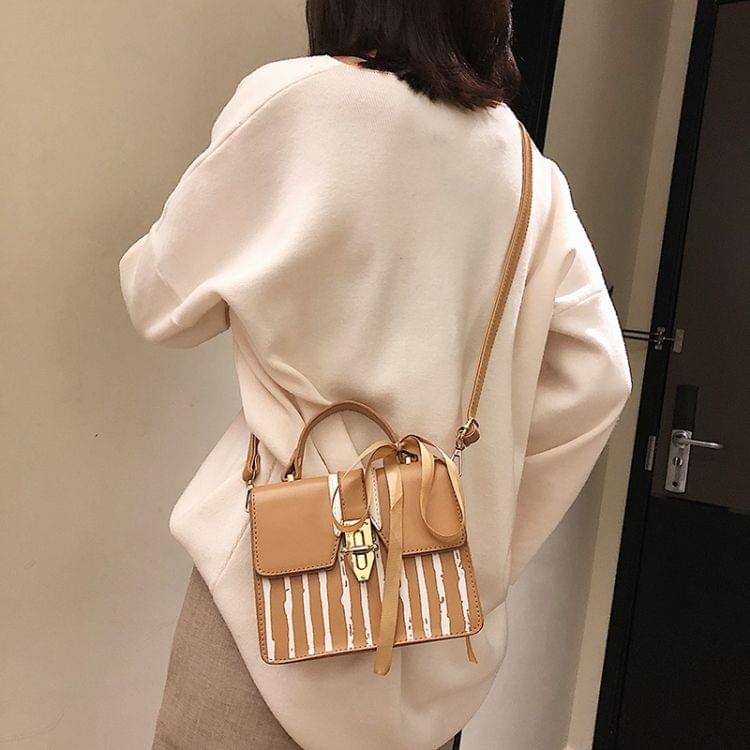 Stripe Pattern Lock Buckle PU Shoulder Bag Ladies Handbag Messenger Bag with Silk Ribbon (Beige)