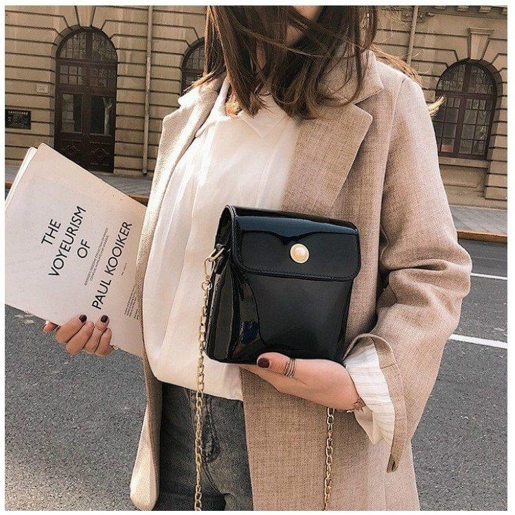 Pearl Buckle Smooth Surface PU Leather Single Shoulder Bag Ladies Messenger Handbag (Black)