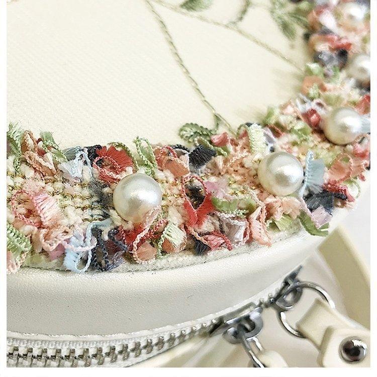 Retro Style Lace Pearl Casual Shoulder Bag Messenger Bag Ladies Handbag Small Round Shoulder Bag (Beige)