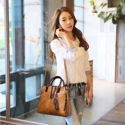 Casual PU Shoulder Bag Ladies Handbag Messenger Bag with Tassel and Cat Pendant (Brown)