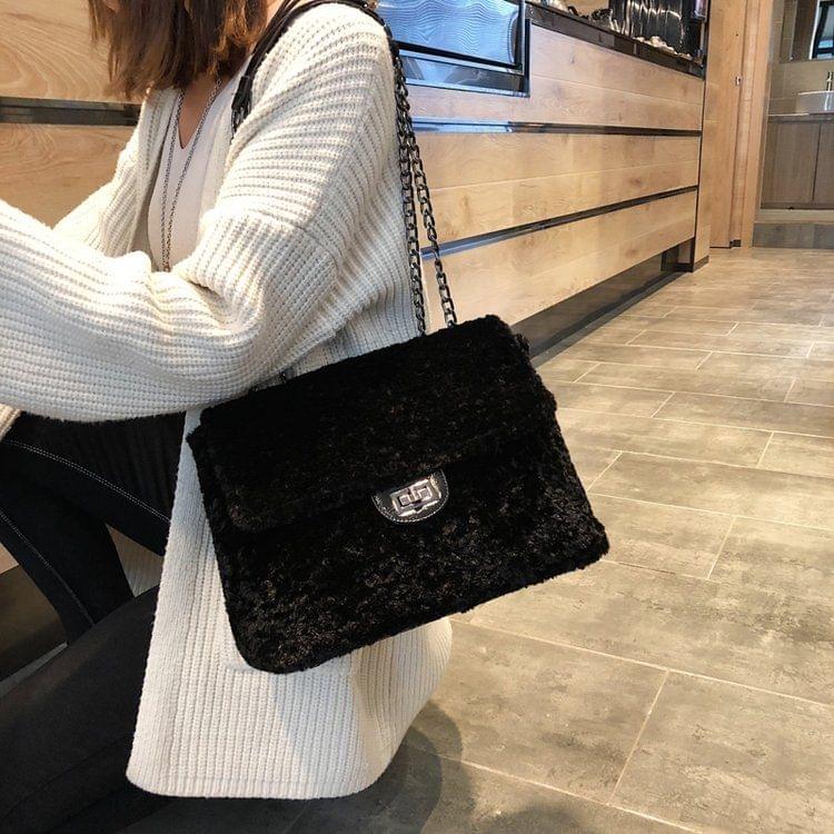 Leisure Fashion Clain Plush Slant Shoulder Bag(Black)