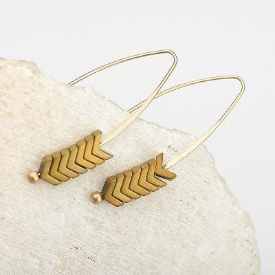 Vintage Natural Rock Stud Earrings Spear Arrow Long Hook Earrings Women Fashion Punk Style Jewelry (Gold)