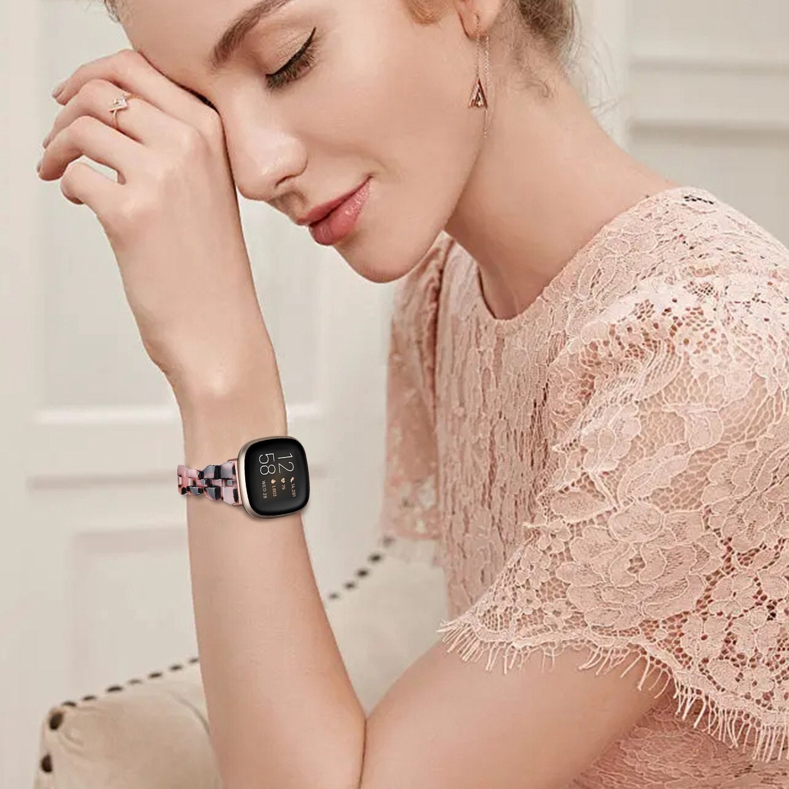 For Fitbit Versa 4 / Sense 2 Resin Watch Band Lightweight Watch Strap Smart Bracelet Replacement Parts - Pink / Black