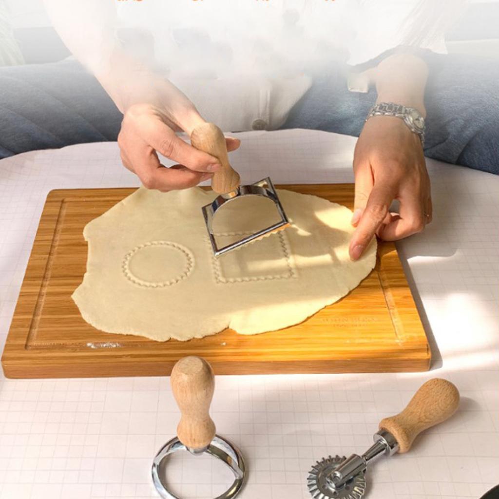 Classical Ravioli Stamp Cutter Mould Wooden Handle for Pasta Dough Cutter S round