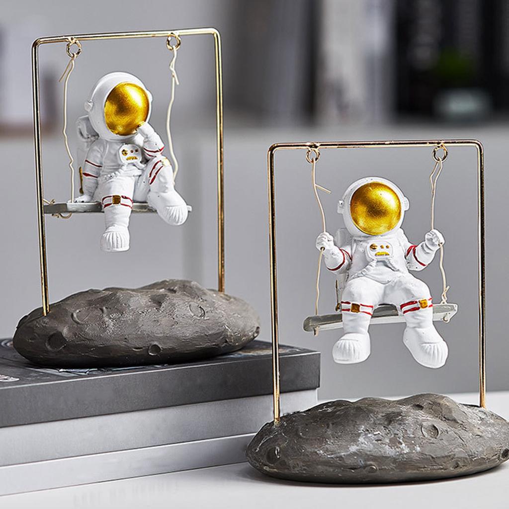 Spaceman Ornament Home Decoration Present Astronaut Figure Statue Style 2