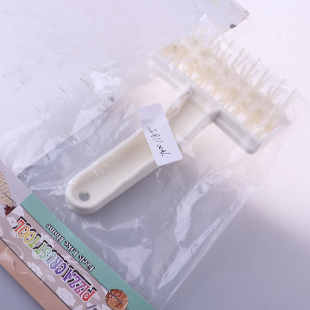 Plastic Pizza Roller Bread Pastry Pizza Punchers Kitchen Baking Tool #1