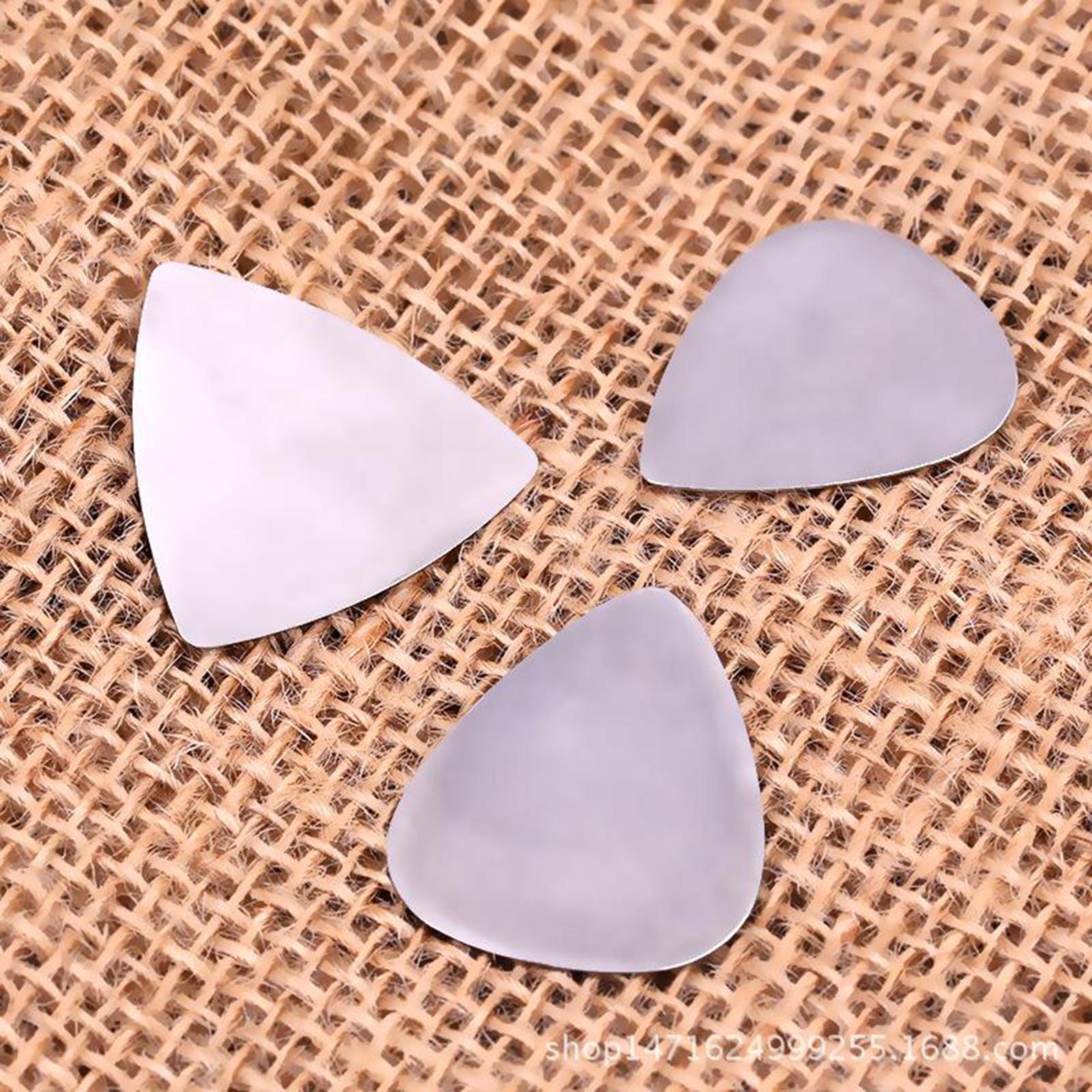 Stainless Steel Guitar Picks 0.3mm Thin Bass Pick Small Heart-shaped