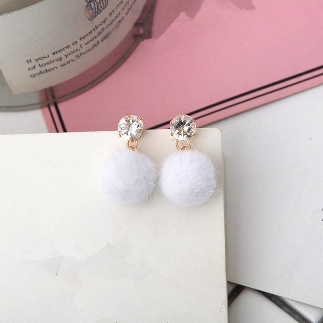 Short Paragraph Earrings Personalized Wild Simple Hair Ball Female Models Earrings (White)