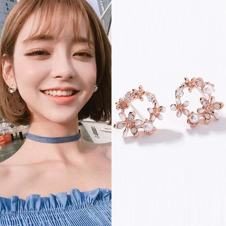 Rhinestone Wreath Stud Earrings For Women Sweet Flower Shell Small Cirlce Jewelry (white Flora full circle)