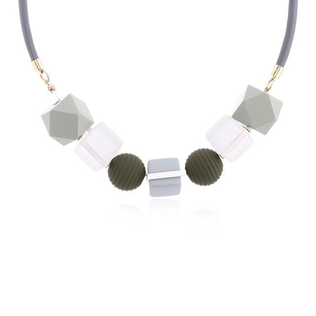 Fashion Coloured Wood Geometric Pendant Necklace (GRAY)
