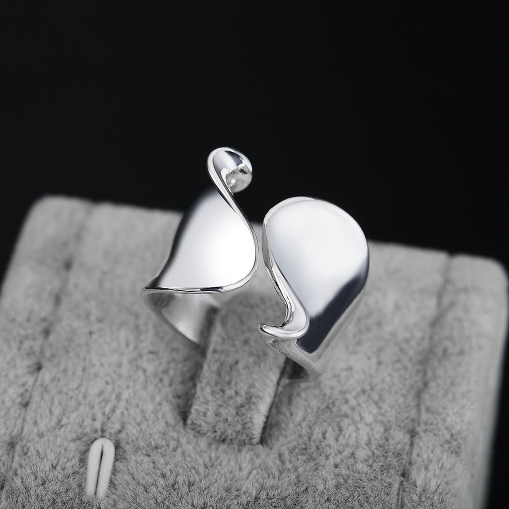 Creative Classics Jewelry Unique Smooth Geometric Ring (Silver Plated)