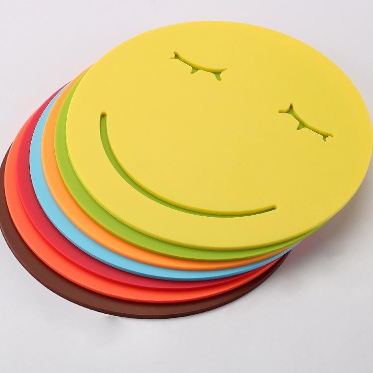 3 PCS Smile Face Expression Shape Food Grade Silicone Placemat Household Insulation Pad Cartoon Expression Non-Slip Table Mat Microwave Heating Pad (Orange)